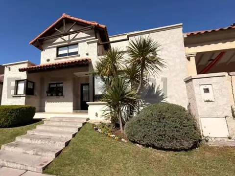 CASA EN VENTA - BARRIO PALMARES