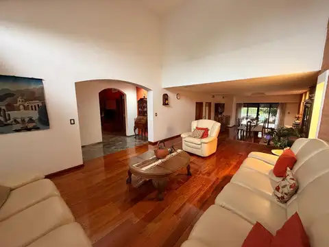 Casa en Venta en Barrio Malvinas, USD 420.000