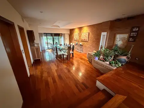 Casa en Venta con 4 cocheras
