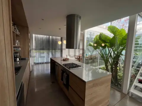 Casa en Alquiler en La Ilusión, USD 2.500