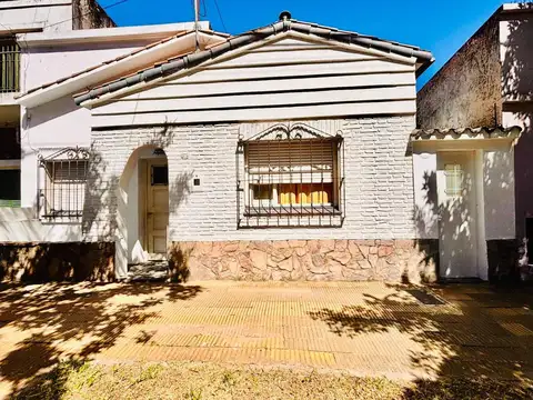 CASA 2 DORM. EN BARRIO CANDIOTI SUR