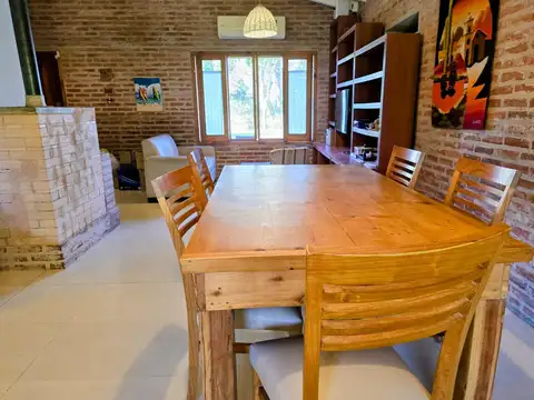 Casa en Alquiler con 1 cochera