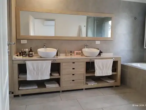 Casa 6 ambientes con 3 baños