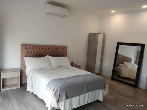 Casa en Alquiler con 3 cocheras