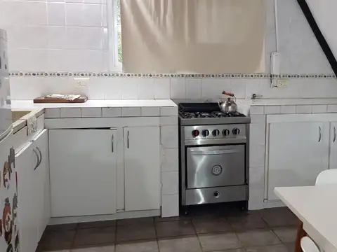 Casa 6 ambientes con 2 baños