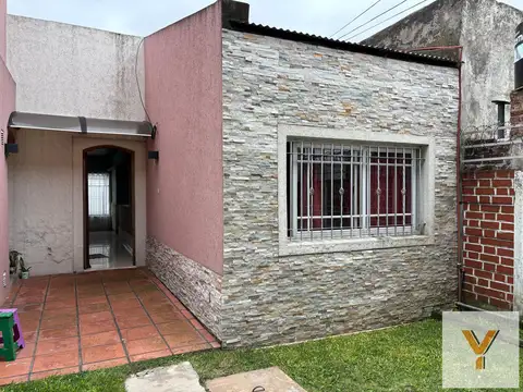 Depto Tipo Casa en Alquiler de 4 ambientes