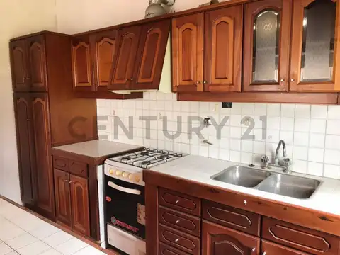 Casa 6 ambientes con 2 baños