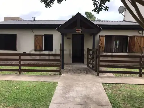 36 138 Y 139 CASA EN VENTA CON PILETA Y PARQUE LA PLATA