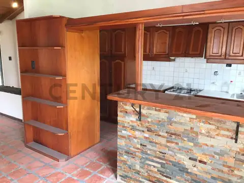 Casa en Venta con 3 cocheras