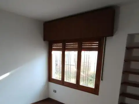 Casa en Alquiler con 4 cocheras