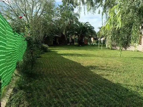 Casa en Venta con 3 cocheras