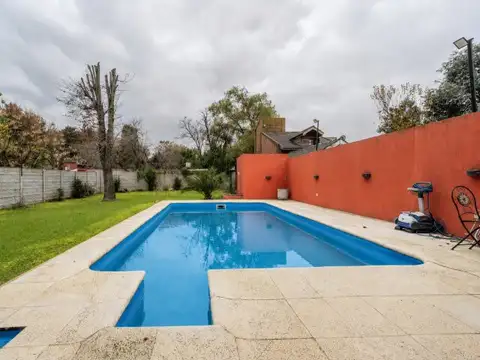 Casa en Venta con 2 cocheras