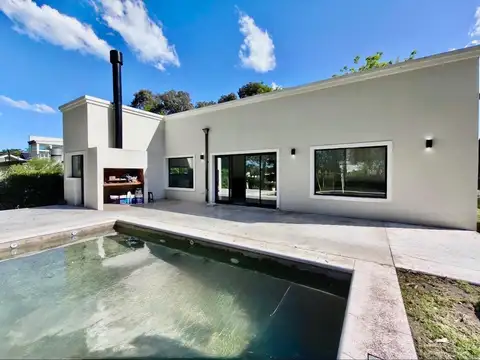 Casa 3 ambientes con 2 baños