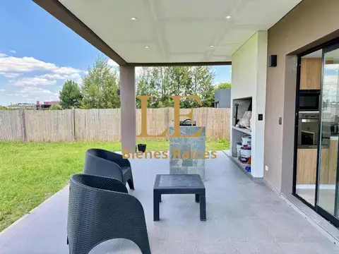 Casa en Alquiler de 4 dormitorios