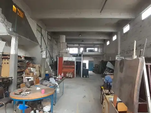 GALPON CASEROS - LOSA - ENTREPISO - PRIMER PISO (CUBIERTA PARABOLICO) - FONDO LIBRE