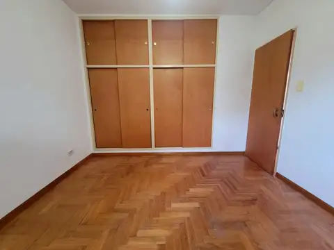 VILLA BALLESTER CENTRO: DEPTO. 2 AMB EXCELENTE UBICACION
