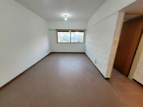 Alvear 2400, Piso 2°