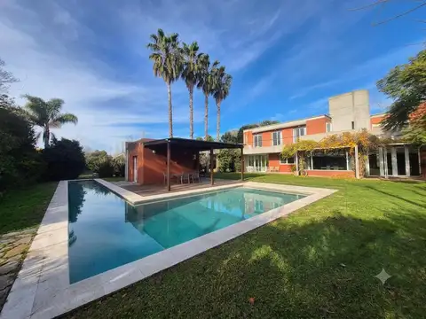 Casa en Venta Abril Club de Campo sobre triple lote