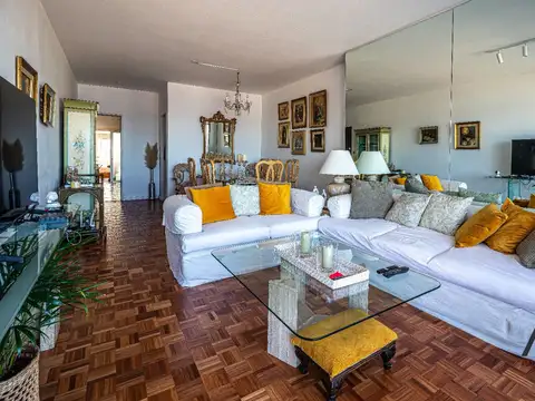 Venta Apartamento 3 dormitorios 3 baños c/cochera y servicio Rambla