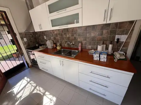 Casa en Venta - 3 amb con quincho y jardín. Villa Ballester.