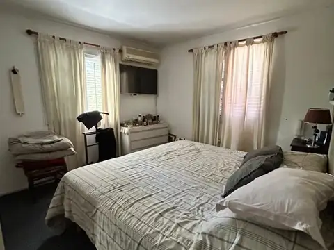 CASA EN VENTA DE 3 DORMITORIOS Y COCHERA!