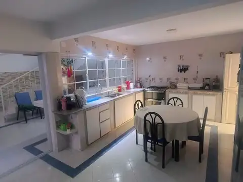 Casa 6 ambientes con 3 baños