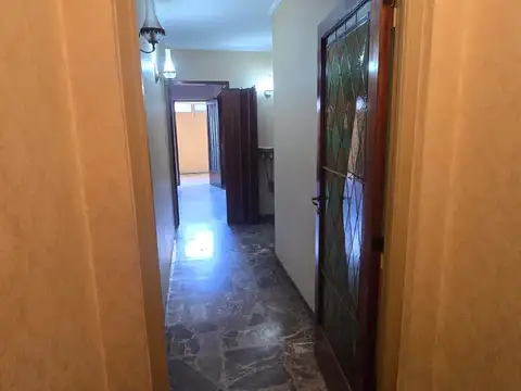 Casa 5 ambientes con 1 baño