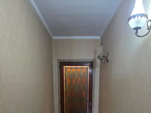 EXCELENTE OPORTUNIDAD DE INVERSIÓN: CASA AL FRENTE + PH AL FONDO CON PATIO