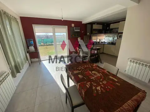 Casa en Alquiler con 2 cocheras