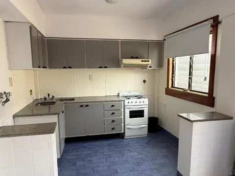 Excelente Chalet en 2 Plantas con Fondo y Pileta