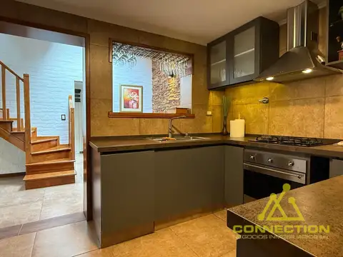 Casa 6 ambientes con 3 baños