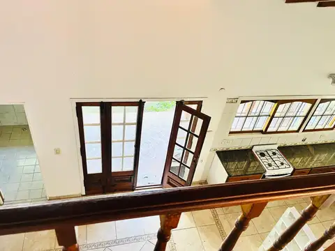 Casa 4 ambientes con 2 baños