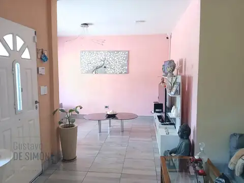 Casa 5 ambientes con 2 baños