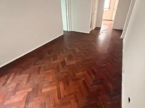 Avenida Caseros 700, Piso 1