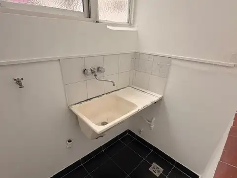 DEPARTAMENTO EN ALQUILER DE 2 AMBIENTES CONTRAFRENTE LUMINOSO
