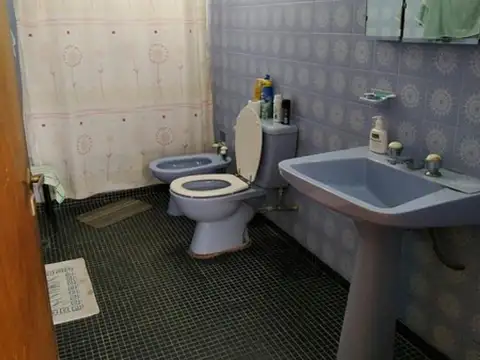 LOMAS DE SAN MARTIN – CASA DE 4 DOR  4 BAÑOS HERMOSO ENTORNO