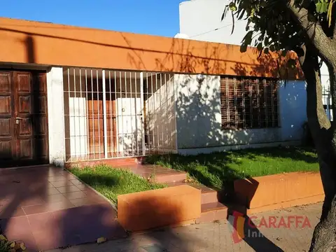 LOMAS DE SAN MARTIN – CASA DE 4 DOR  4 BAÑOS HERMOSO ENTORNO