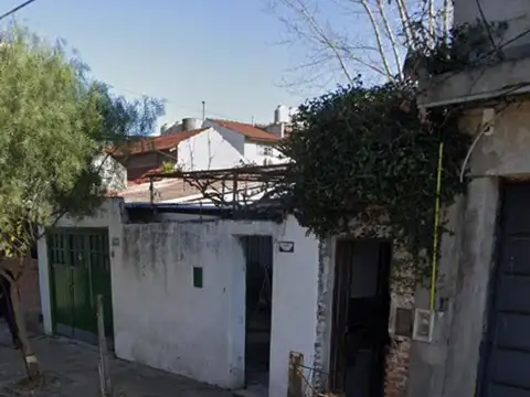 PH DE 3 AMBIENTES CON PATIO A MODERNIZAR