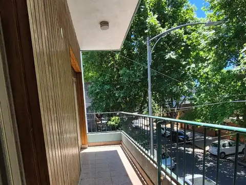 Depto Tipo Casa en Alquiler en Monte Castro, $ 1.400.000