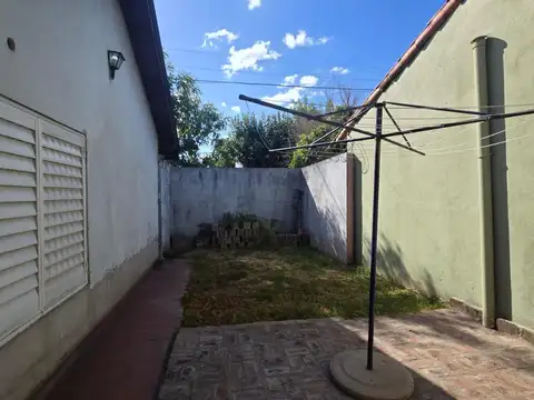 Depto Tipo Casa en Alquiler con 1 cocheras