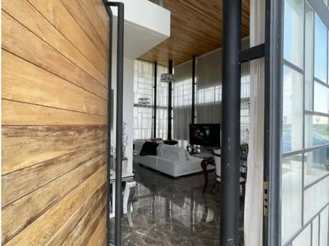 Casa en Alquiler Temporal con 6 cocheras