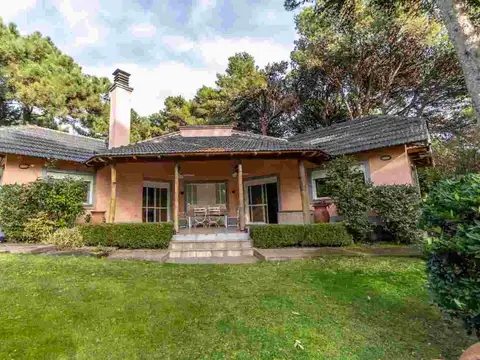 Casa con encanto en Pehuen Co a pasos del mar