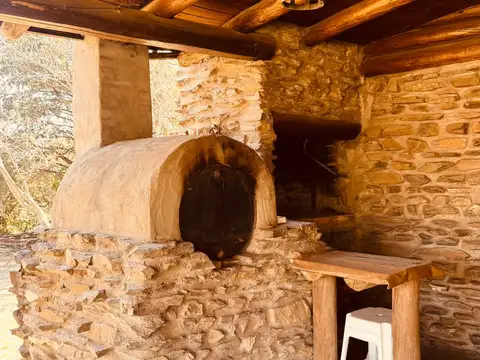 Casa de arquitecto en troncos y piedra, Barrio San Onofre – San Javier