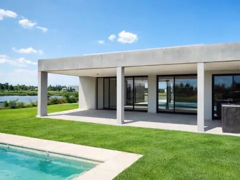 Casa en  venta al Rio en Barrio El Naudir