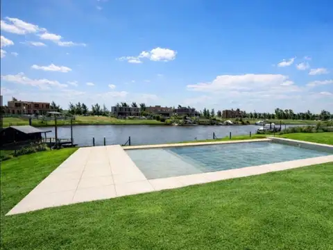 Casa en  venta al Rio en Barrio El Naudir