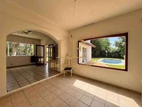 Casa en Venta con 3 cocheras