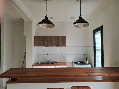 Casa 3 ambientes con 1 baño