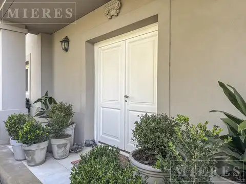 Casa 8 ambientes con 3 baños