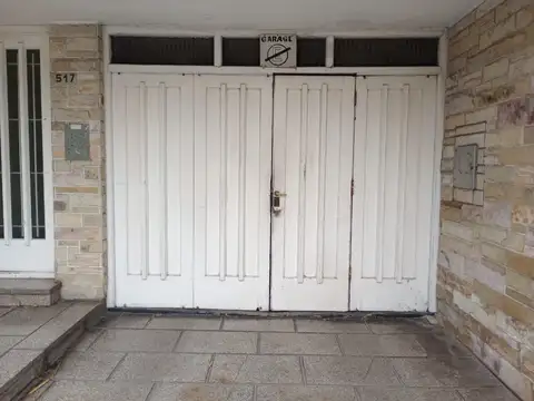 COCHERA CUBIERTA EN EDIFICIO SOBRE AV. DE LOS TRABAJADORES EN PUNTA MOGOTES