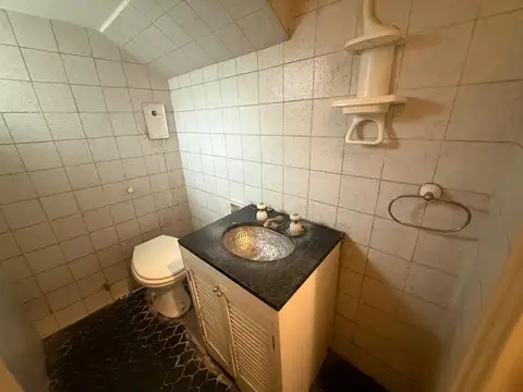 Oficina 5 ambientes con 4 baños